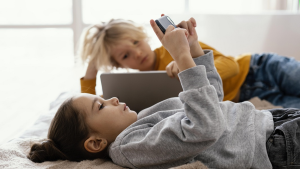 Родители хотели бы ограничить время, которое их дети проводят в интернете