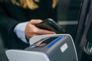 «Эвотор»: в регионах растёт спрос на приём платежей смартфоном