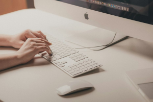 Apple готовит сокращения