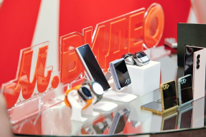 Россияне в I полугодии купили на 27% больше складных смартфонов