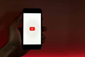 YouTube начал сбоить в России